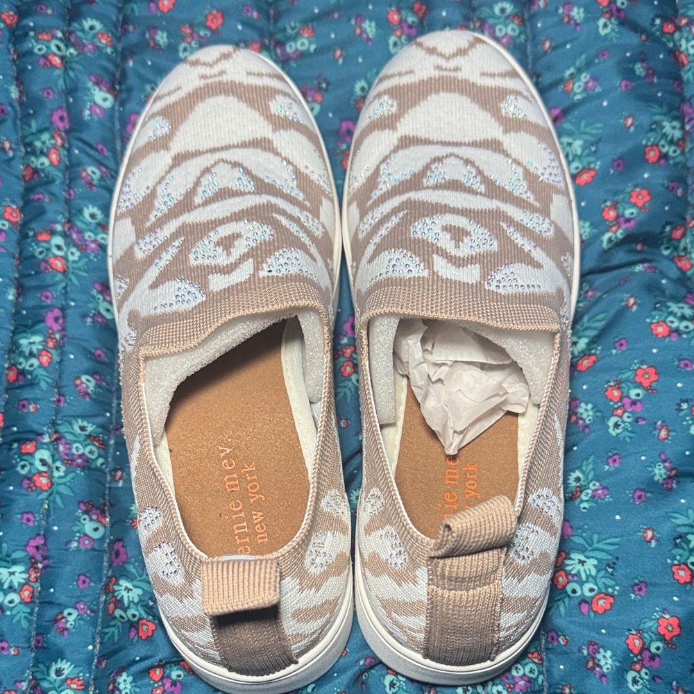 NWOT bernie mev. New Patterned Slip-Ons SZ 41 EU SZ 10-10.5 US with memory foam - Picture 2 of 7